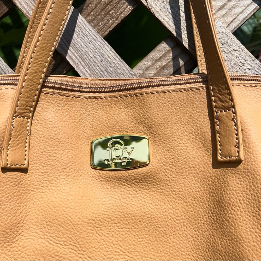 Woman's Joy* Large Leather! Tote Bag With Wristlet  $110 New - Picture 4 of 7
